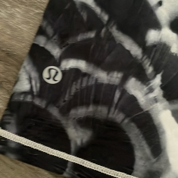 Lululemon Amala Tank Pretty Plume Angel Wing Black Size 10 - Picture 4 of 8